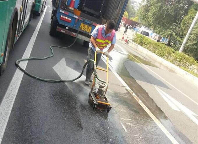 哈尔滨停车位标线清除