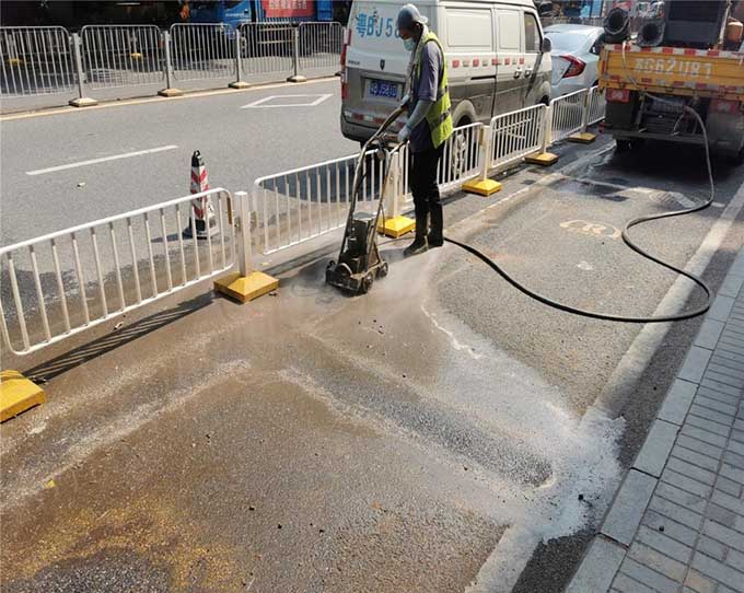 哈尔滨道路标线清洗更干净的办法