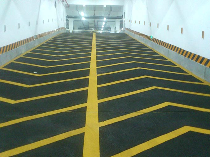 哈尔滨停车场坡道划线