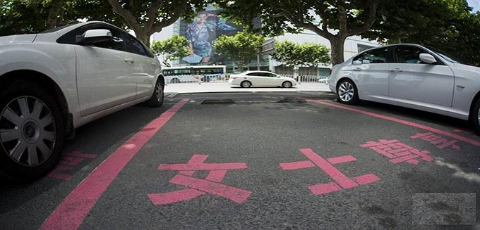 哈尔滨市政市区斑马线划线施工